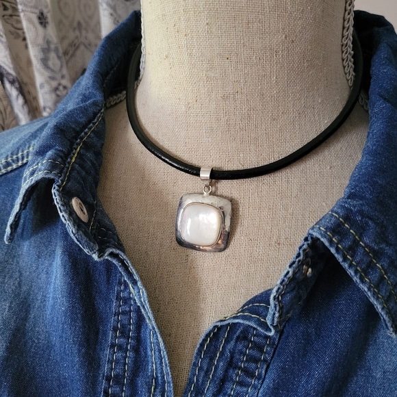 Mother of Pearl and Sterling Silver Pendant - Picture 4 of 7